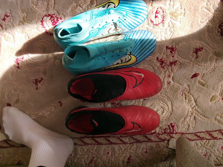 Бутсы и сороконожки