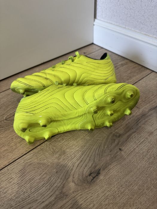 Футбольные бутсы Adidas