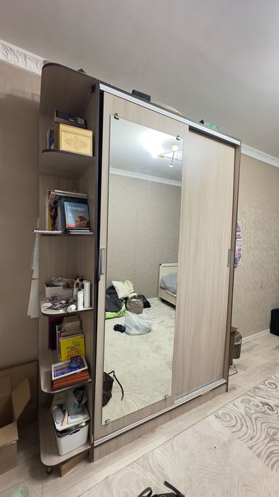 Шкаф и кровать с матрасом