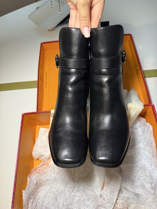 Ghete Tory Burch din piele