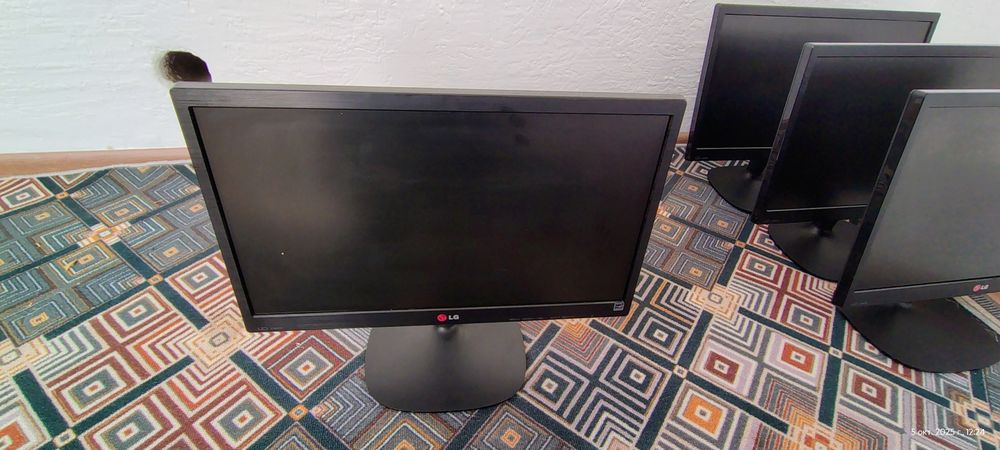 Монитор 20 дюймов