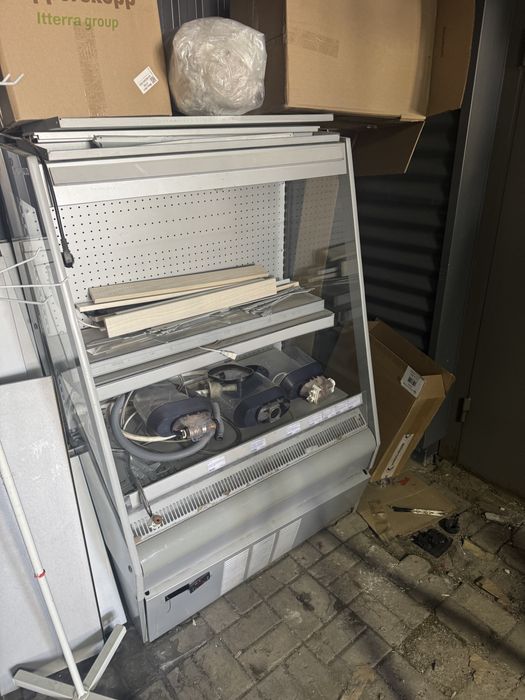 Продам холодильную витрину