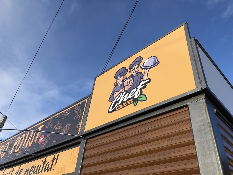 Colantare geamuri spatii comerciale colantare auto print colant