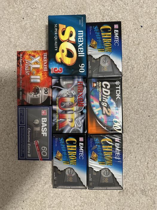 10 casete audio sigilate