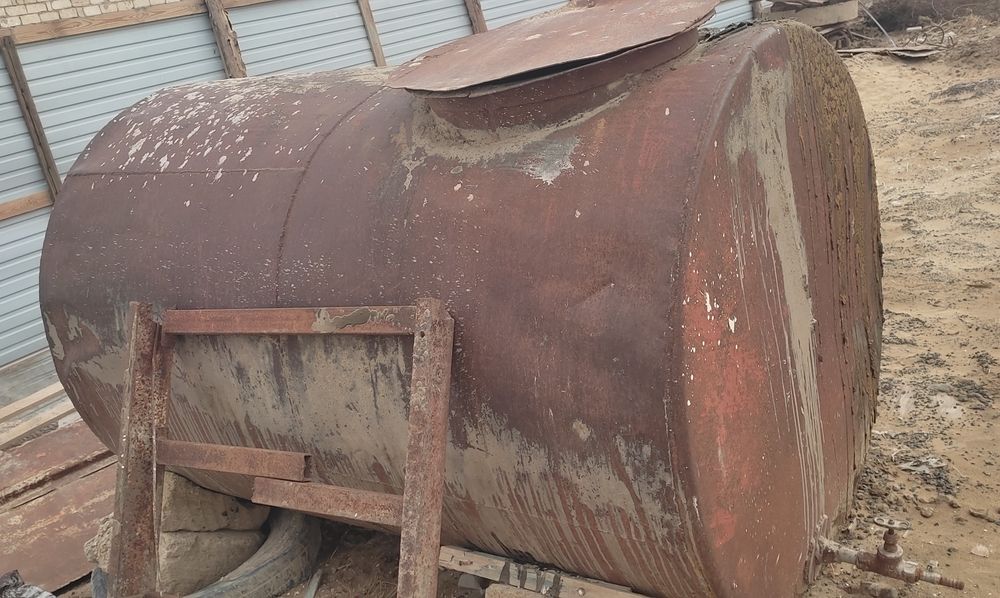 Шкаф стенка гостиной, бочка для воды