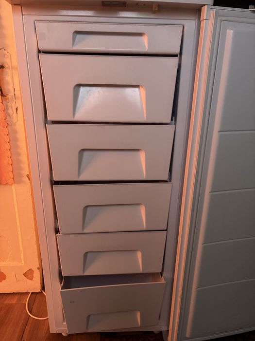 Продам морозильную камеру