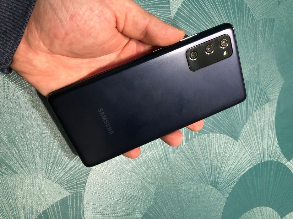 В продаже Samsung S20FE