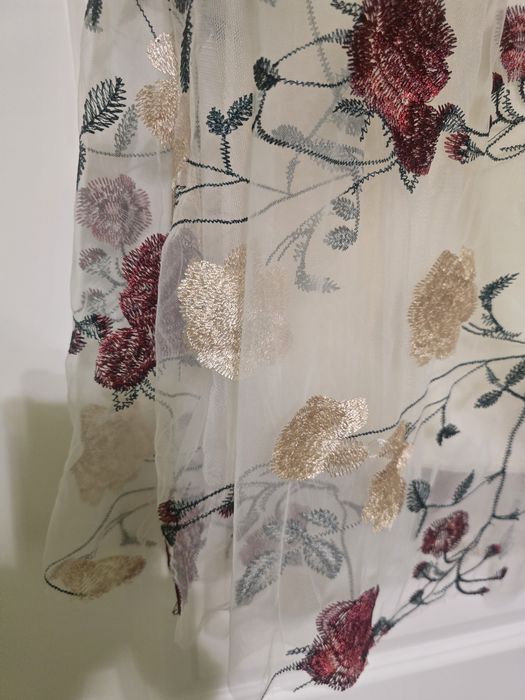 Fusta eleganta cu broderie florala L (40/42)
