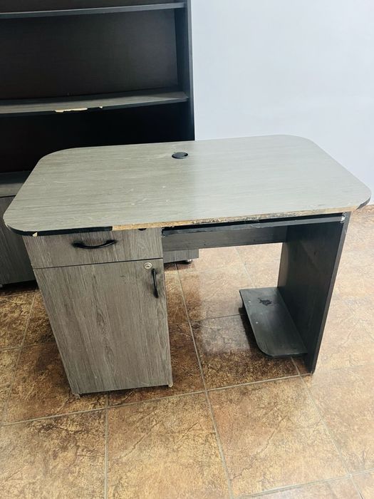 Мебель столы шкафы