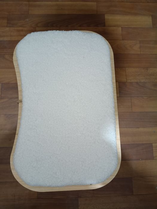 Продам домик для котенка.