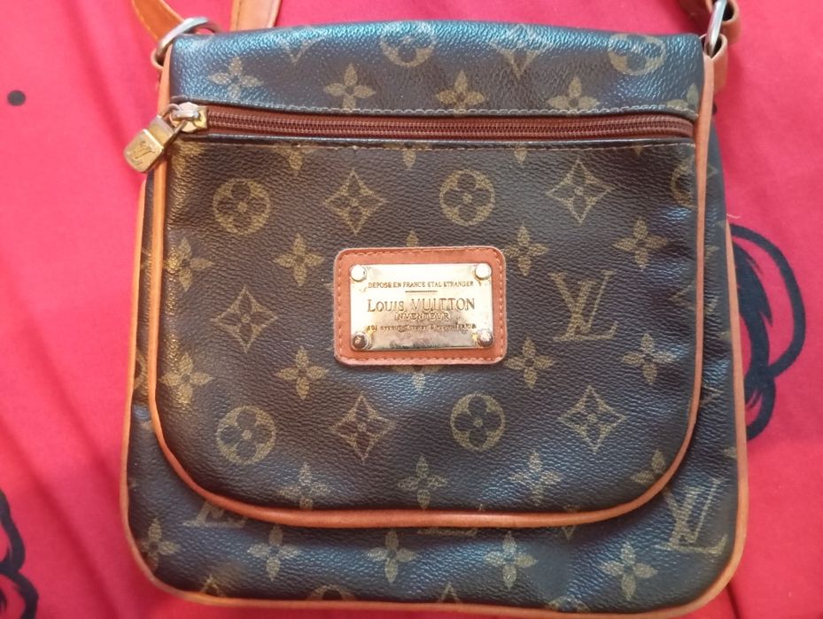 Vand borsetă Luis Vuitton
