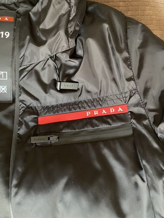 Продам женскую длинную куртку Prada