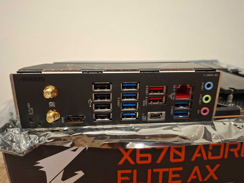 Placa de baza Gigabyte X670 AORUS ELITE AX, Socket AM5