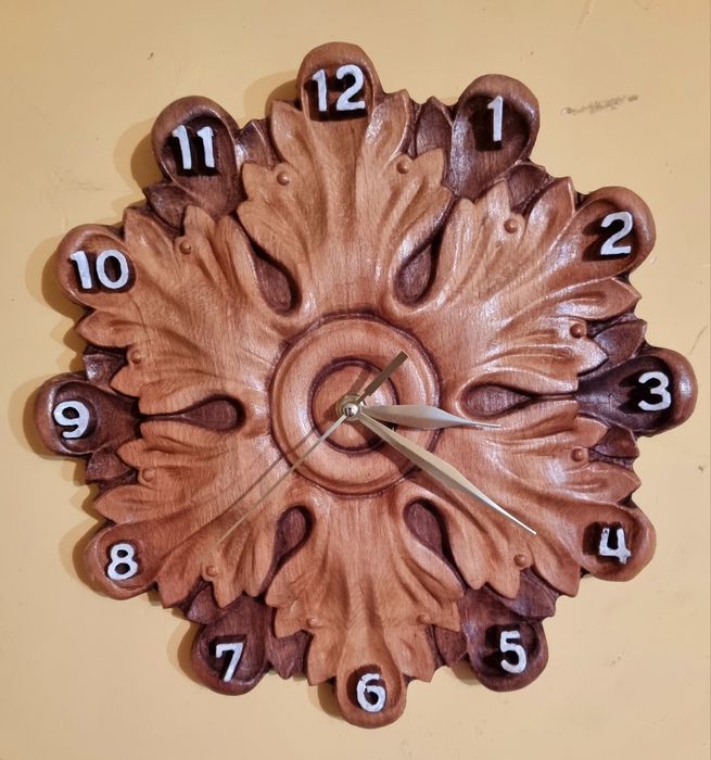 Часовници от дърво, дърворезба, за подарък , сувенир