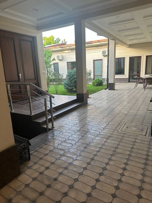 Arenda Chilonzor Oqtepa  hovli  ful komplekt ijaraga

6/1/1

Площадь: