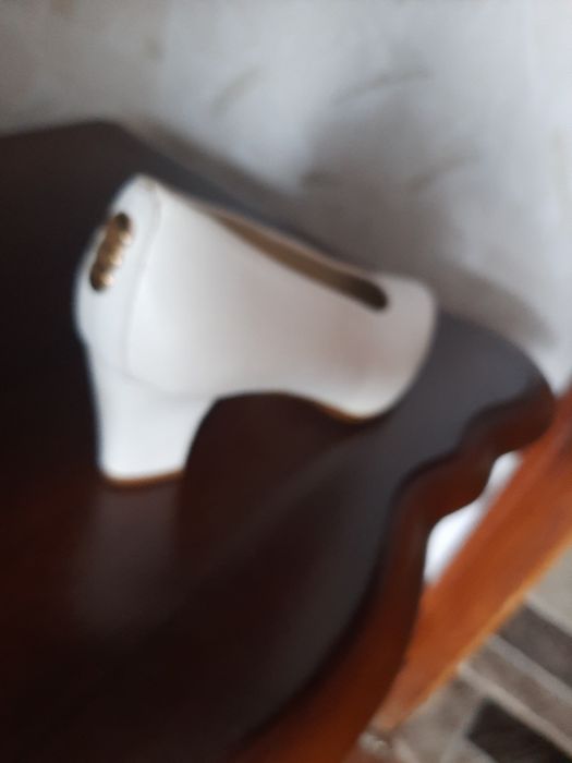 туфли белые . натуральная кожа.