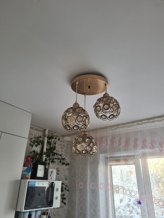 Продам люстры и бра