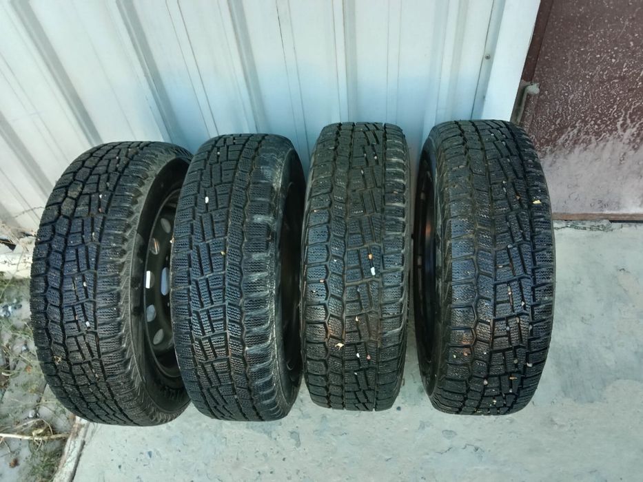R 14 қыстық дөңгелек зимный шины дискасымен