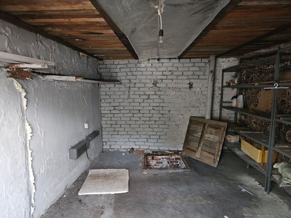 Продам гараж в городе во дворе ул. Строительная 4