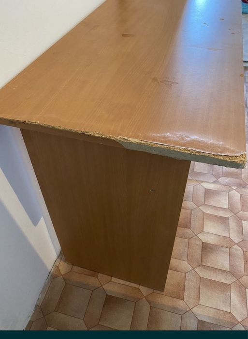 Продам стол для учебы.