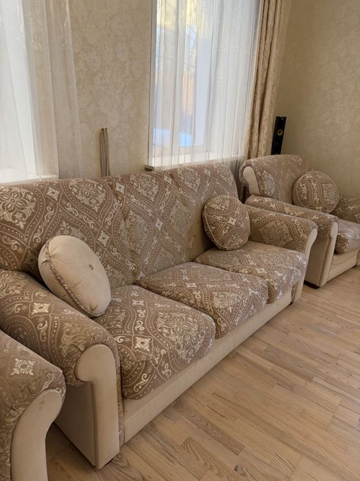 Продам диван с 2 креслами