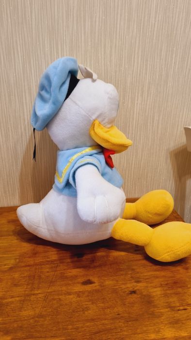 Продам игрушку "Дональд Дак"