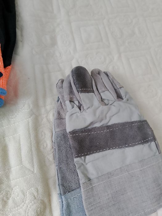 Рабочие перчатки