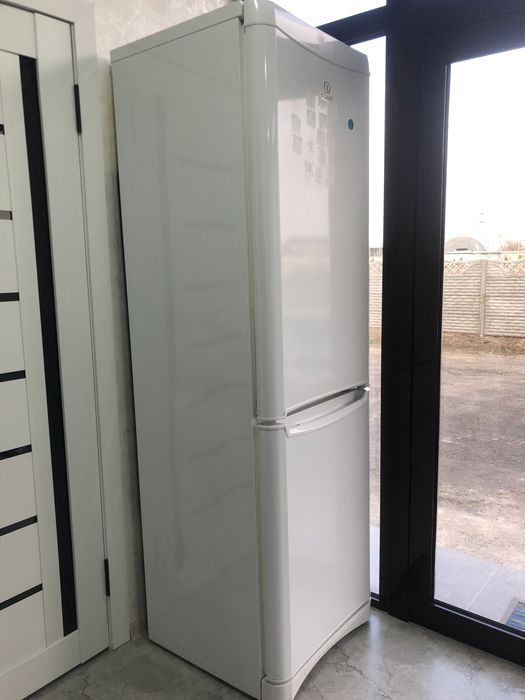 Холодильник с морозильником