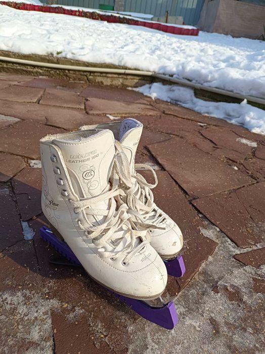 Продам коньки фигурные