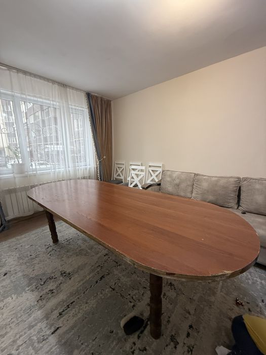 Брльшой стол на 12-14 персон