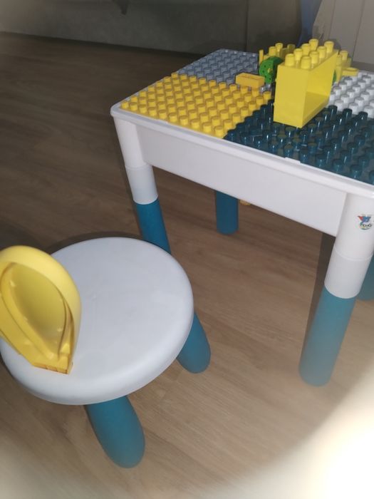 Стол и и стульчик с конструктором