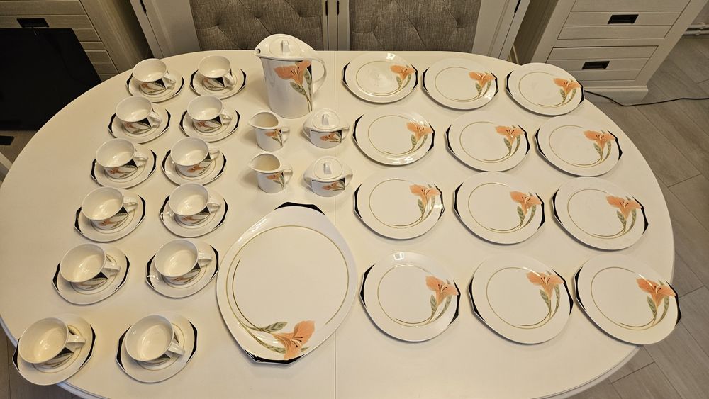 Set Villeroy Boch model Iris 12 persoane impecabil