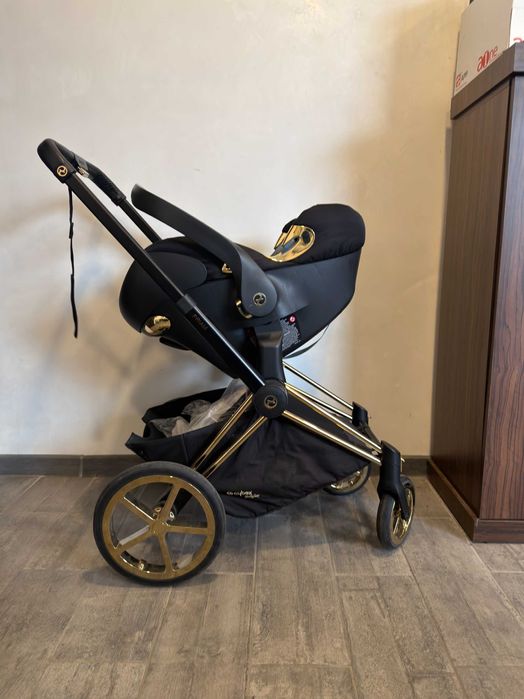 Cybex Priam Wings Jeremy Scott 3in1 Travel System-Black