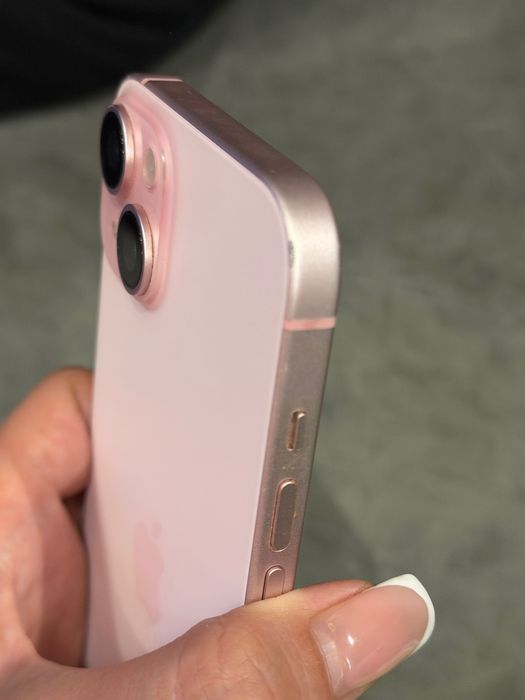 Продавам IPhone 15 plus pink много добро състояние