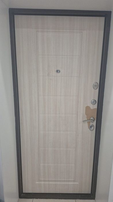 Продам вход.дверь. Бу