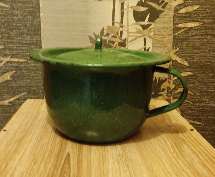 Продам горшок эмалированный