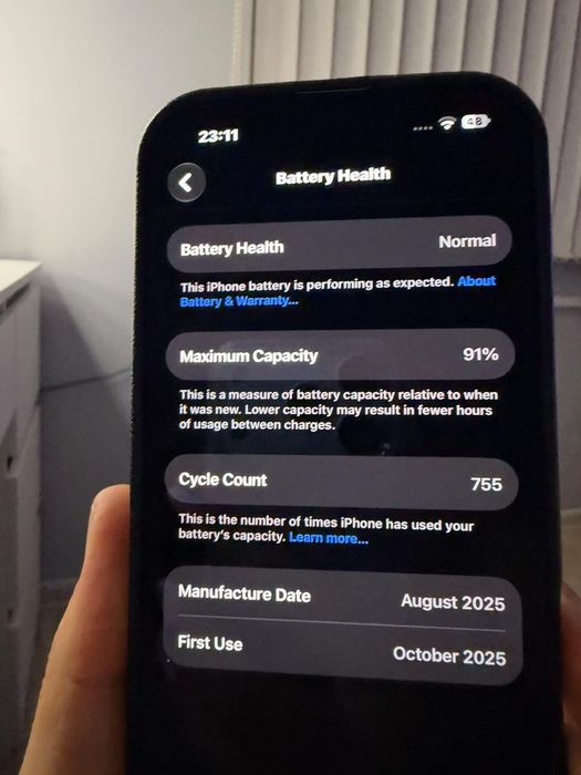 Продавам iPhone 17 256GB