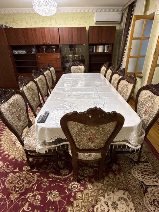 Продаю Б/У стулья деревянные из ореха