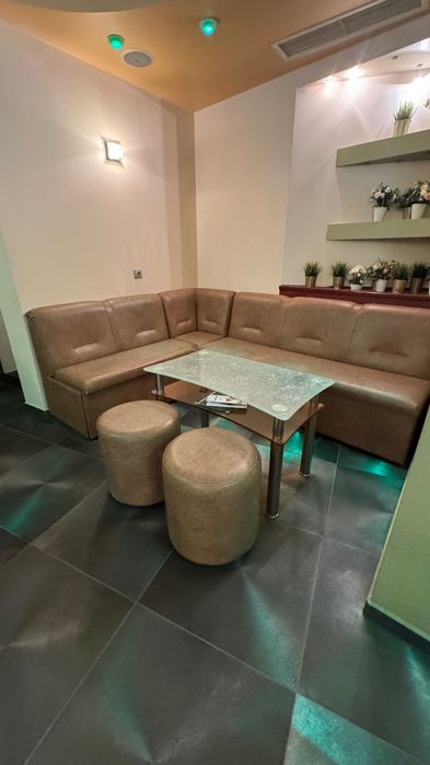 Сепаре с маса и две табуретки