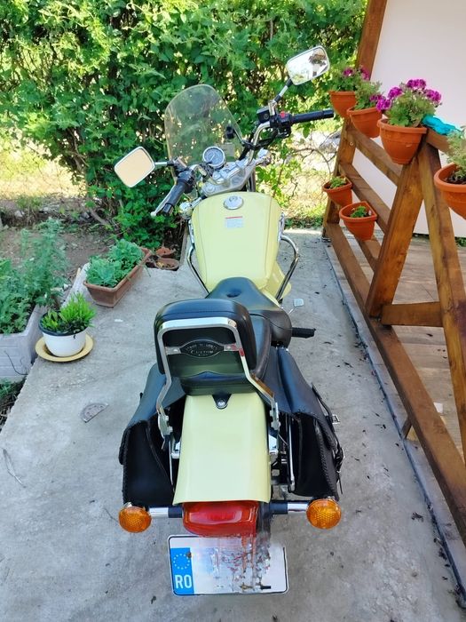 Vând motocicletă Suzuki Marauder GZ250