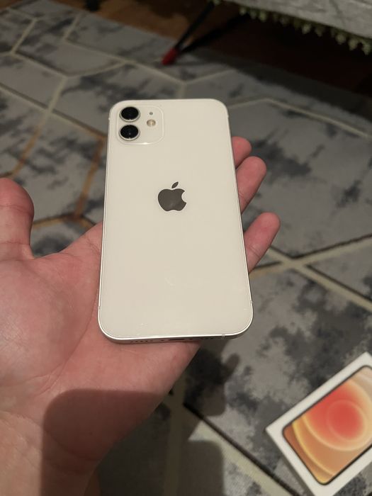 Продаю Iphone 12