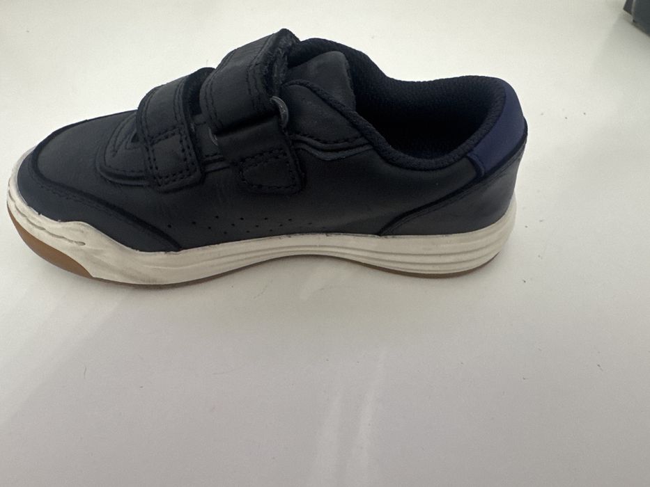 Продам детскую обувь Clarks