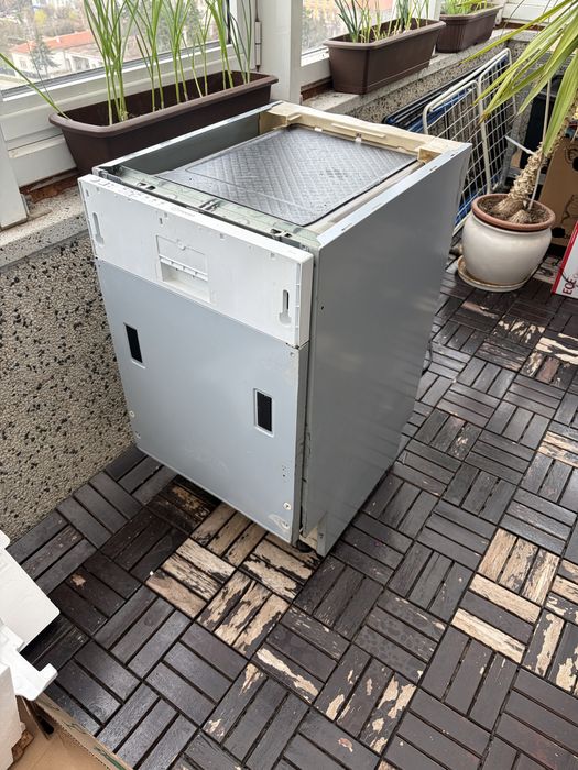 Съдомиялна машина INDESIT DIS16