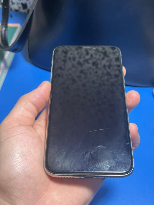 Продам айфон в хорошем состояние