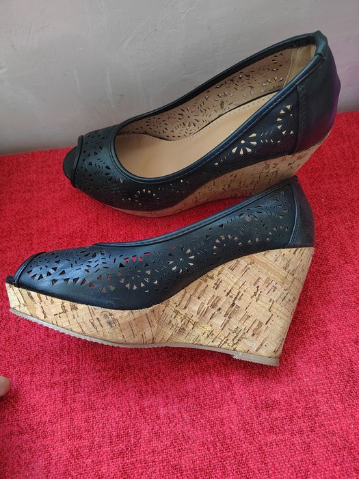 Сандали на платформа