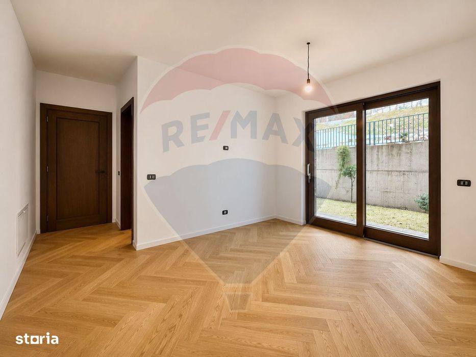 Apartament parter cu 3 camere, curte proprie in inima padurii - Sinaia
