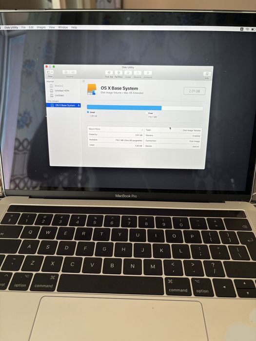 MacBook Pro.   A1706