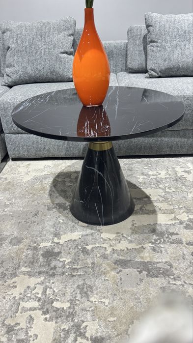 Столики.Дешево .продаются журналные столики