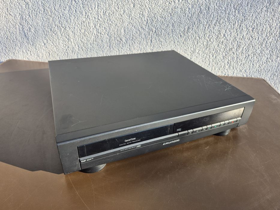 Vand video cassette recorder marca Grunding model GV404SV,Megalogic ,