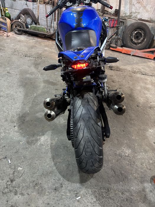 Kawasaki zx1100 мотора е със изцяло променена визизя